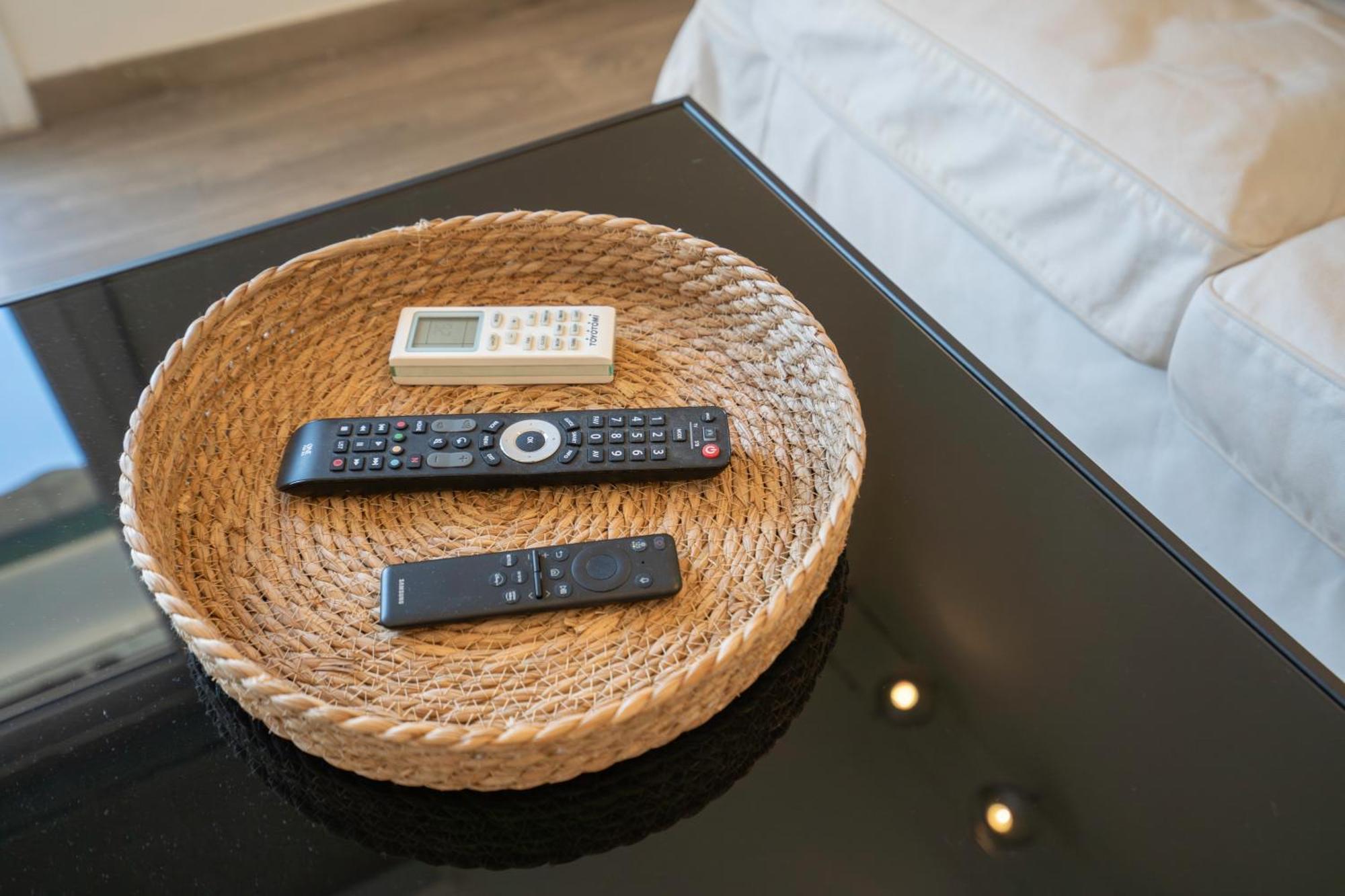 City Oasis: Newly Renovated 2Br Apt In City Center Афіни Екстер'єр фото