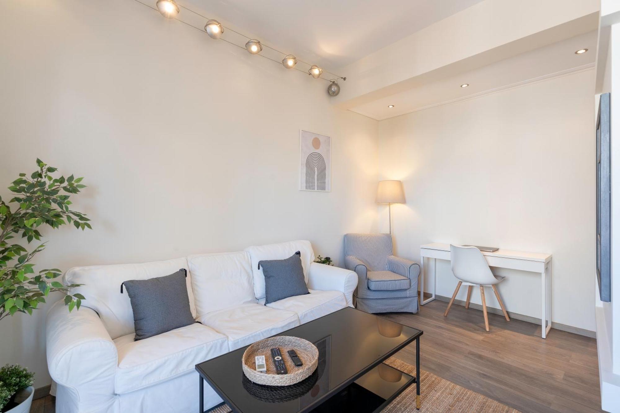 City Oasis: Newly Renovated 2Br Apt In City Center Афіни Екстер'єр фото