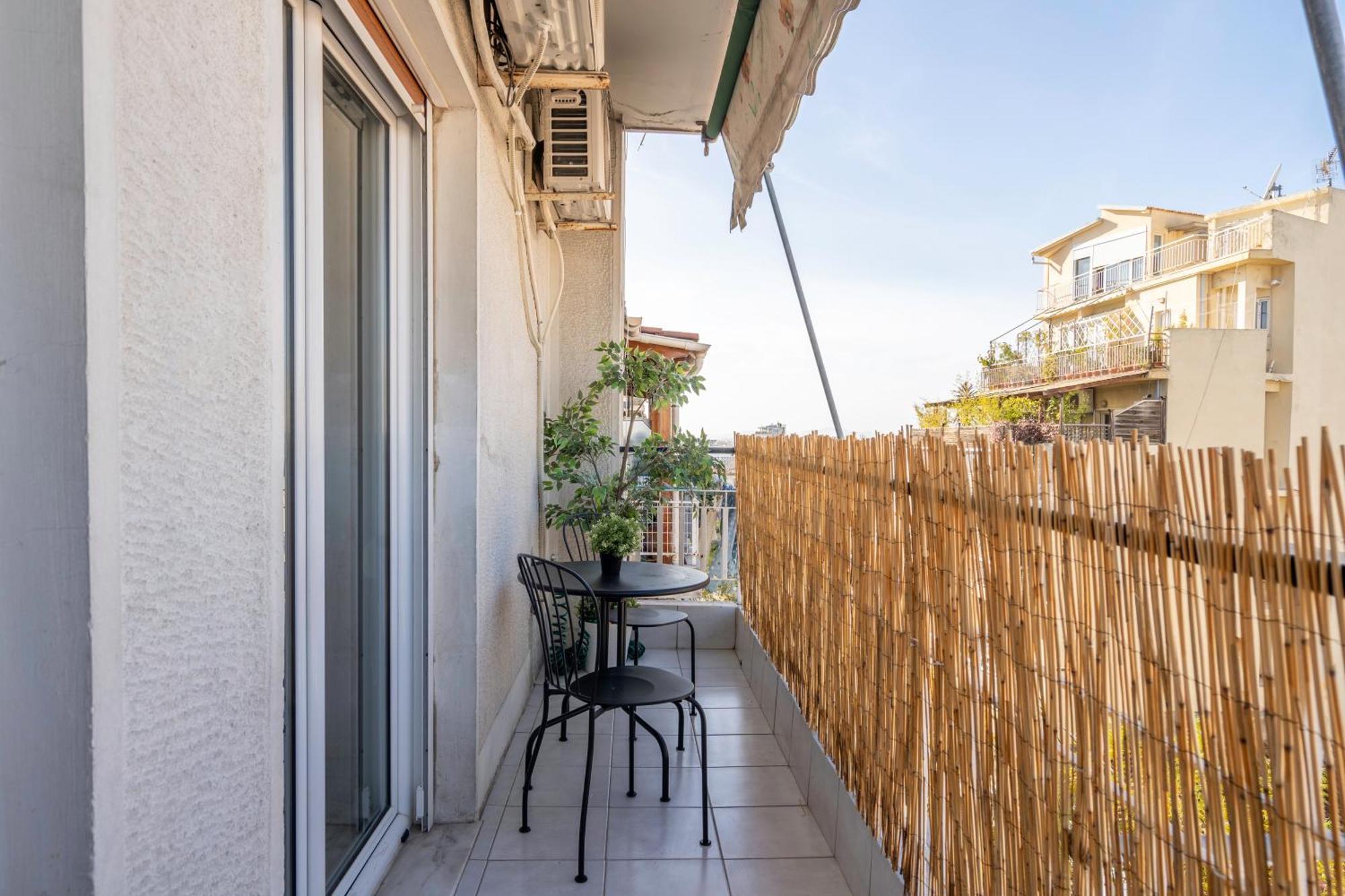 City Oasis: Newly Renovated 2Br Apt In City Center Афіни Екстер'єр фото