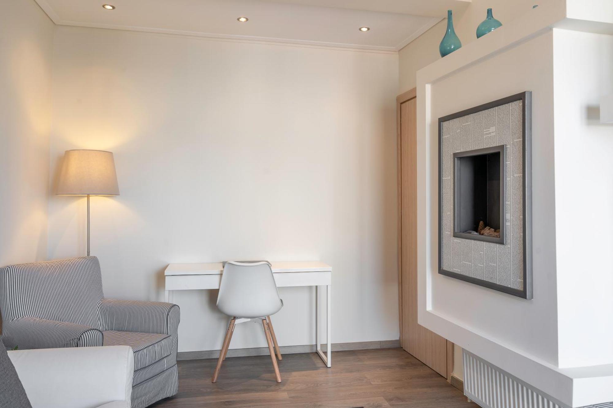 City Oasis: Newly Renovated 2Br Apt In City Center Афіни Екстер'єр фото