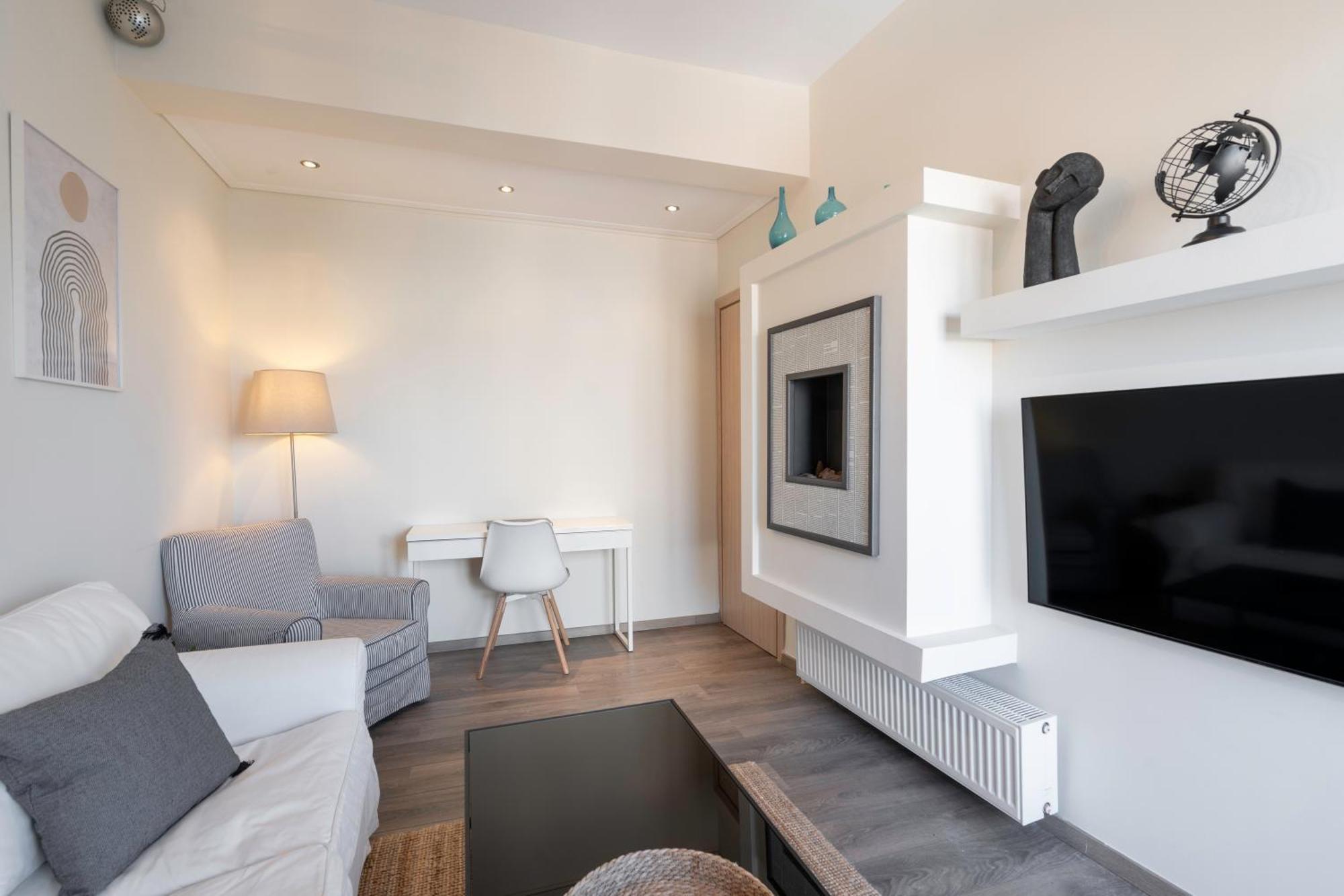 City Oasis: Newly Renovated 2Br Apt In City Center Афіни Екстер'єр фото