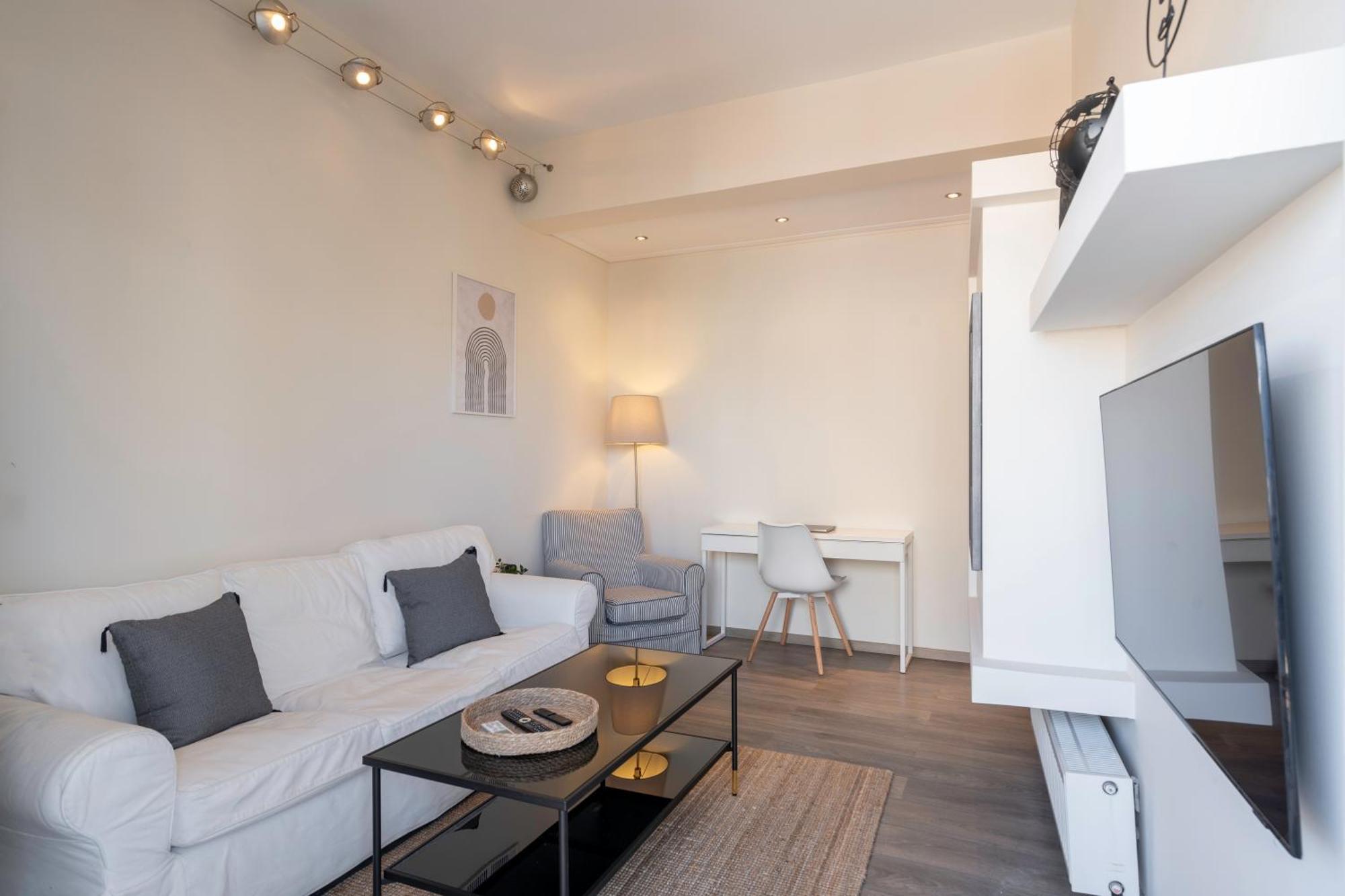 City Oasis: Newly Renovated 2Br Apt In City Center Афіни Екстер'єр фото