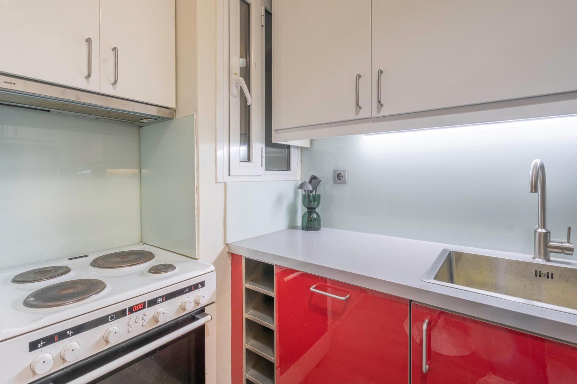 City Oasis: Newly Renovated 2Br Apt In City Center Афіни Екстер'єр фото